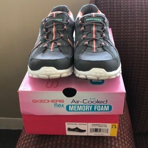 Skechers tennis shoes size 7.5